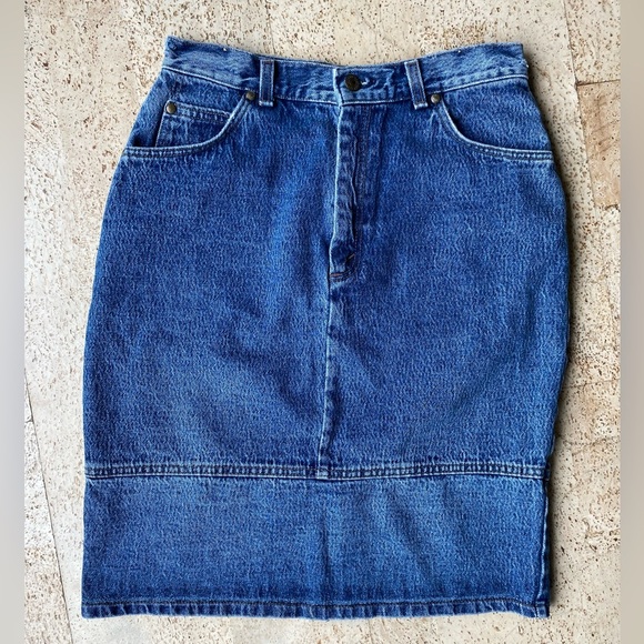 LEVI’S Vintage Brown Tag Denim Blue Made In USA Jean Skirt Size 11 Or 26” Waist - Picture 3 of 10